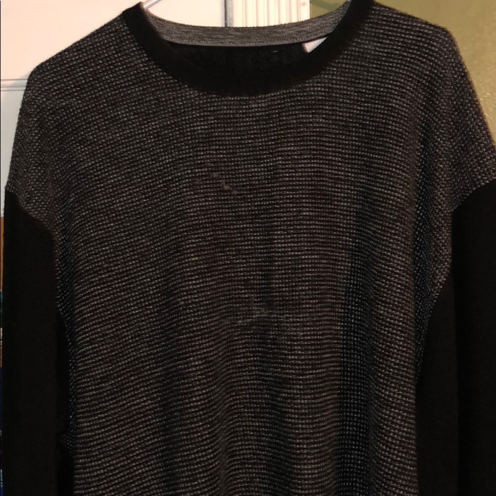Men’s acrylic sweater with two tone coloring